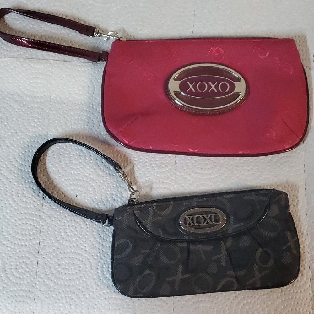 2 XOXO Wristlets